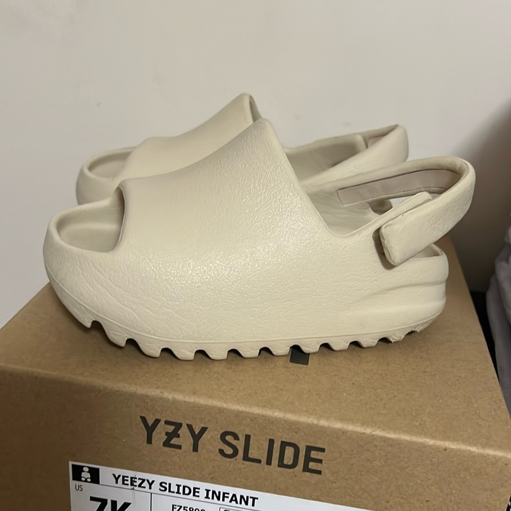 Yeezy slide infant size 7 used